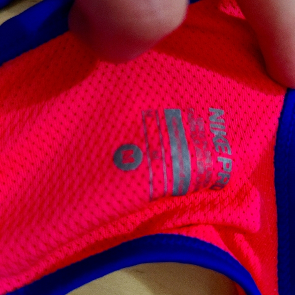 Nike sports bra - Picture 2 of 3